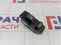 Кнопка стеклоподъемника переднего правого SsangYong Kyron 8583009000HCC