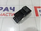 Кнопка стеклоподъемника переднего правого SsangYong Kyron 8583009000HCC