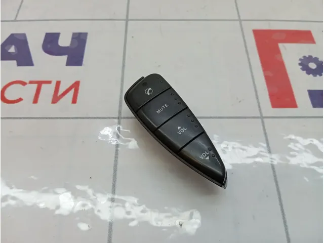 Блок кнопок в рулевое колесо SsangYong Kyron 8915009050