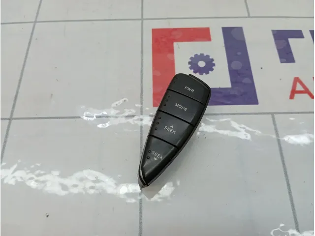 Блок кнопок в рулевое колесо SsangYong Kyron 8915009050