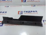 Накладка порога передняя левая внутренняя Ssang Yong Actyon New 7745034000LBA. Потертости.