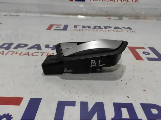 Ручка двери задней внутренняя левая Ssang Yong Actyon New 7341034012. Царапина.