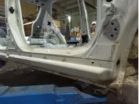 Порог со стойкой правый Ssang Yong Actyon New . Дефект.