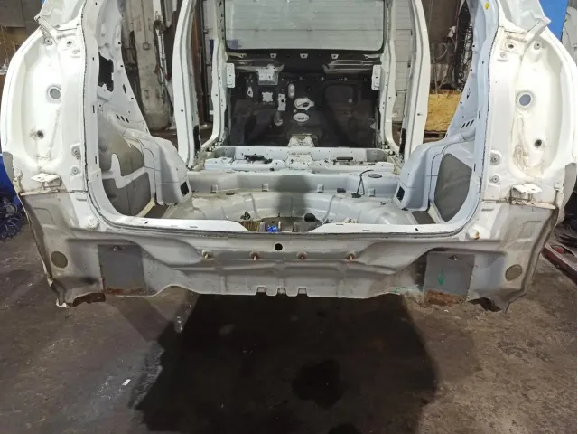 Панель задняя Ssang Yong Actyon New . Дефекты.