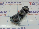 Блок управления климатической установкой Ssang Yong Actyon New 6873034021. Потертости.