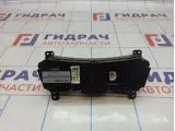 Блок управления климатической установкой Ssang Yong Actyon New 6873034021. Потертости.