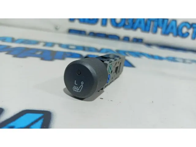 Кнопка обогрева сидений левая Ssang Yong Kyron 8520009200.