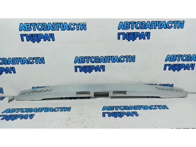 Накладка крышки багажника Ssang Yong Kyron 7963009010. Дефект.