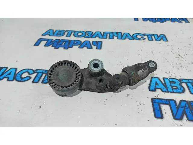 Ролик ручейкового ремня с кронштейном Ssang Yong Kyron 6652000170. Аналог.