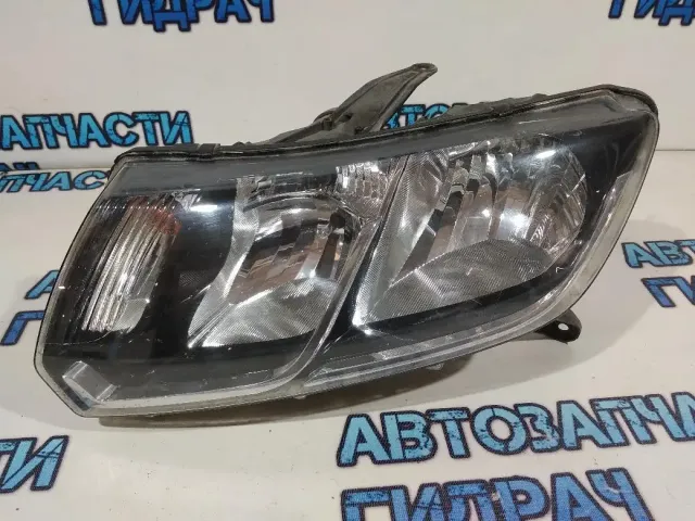 Фара левая Renault Sandero Stepway 2 260609450R. Дефект креплений.
