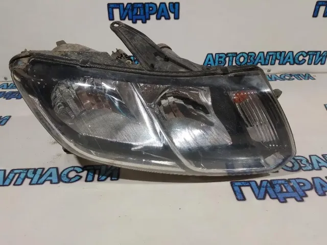 Фара правая Renault Sandero Stepway 2 260105559R. Дефект.