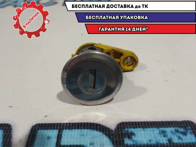Вставка замка двери Renault Sandero Stepway 2 805024705R.