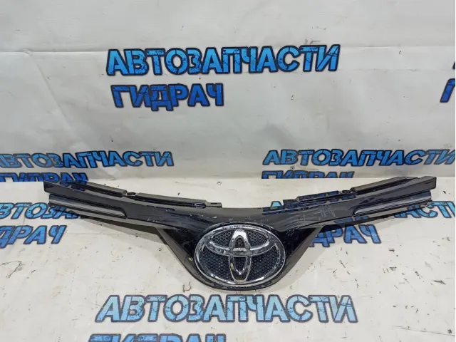 Решетка радиатора Toyota RAV4 XA40, 4 поколение  5310142411. Царапины, дефект хрома.