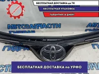 Решетка радиатора Toyota RAV 4, XA40, 4 поколение  5310142411. Царапины.