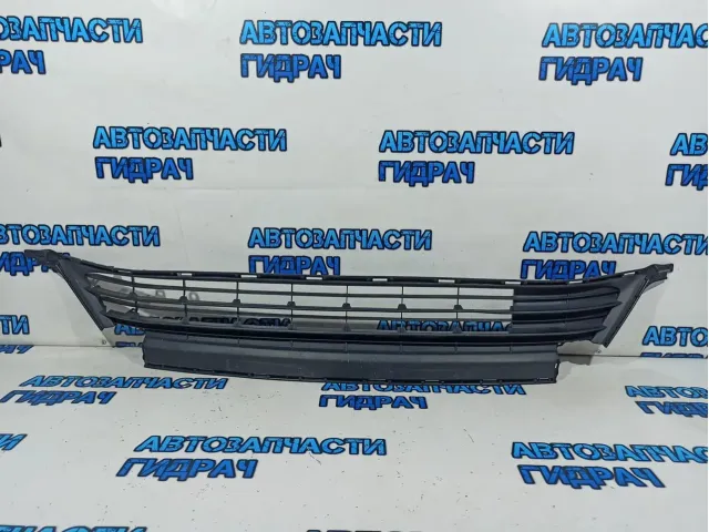 Решетка в бампер центральная Toyota RAV 4, XA40, 4 поколение 5311342080.