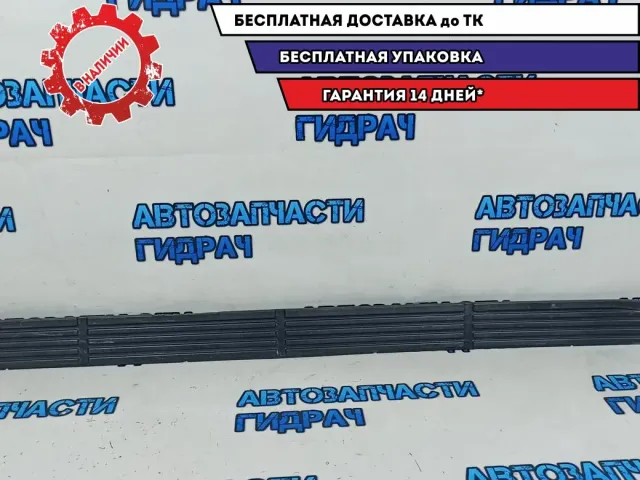 Накладка на подножку левая Lexus LX 570, 2 поколение  5177260140. Дефект.