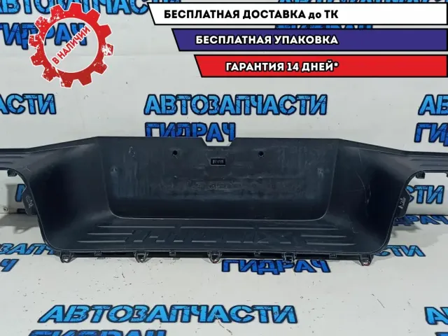Накладка заднего бампера Toyota Hilux, AN120, 8 поколение  PC1760K00S. Дефект.
