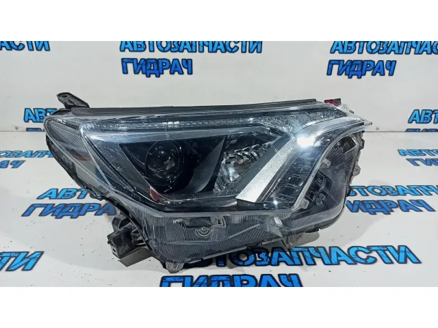Фара правая Toyota RAV 4, XA40, 4 поколение, рестайлинг 8114542680. Повреждено крепление.