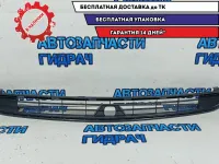 Решетка в бампер центральная Toyota RAV4 XA40 5311242110. Дефект.