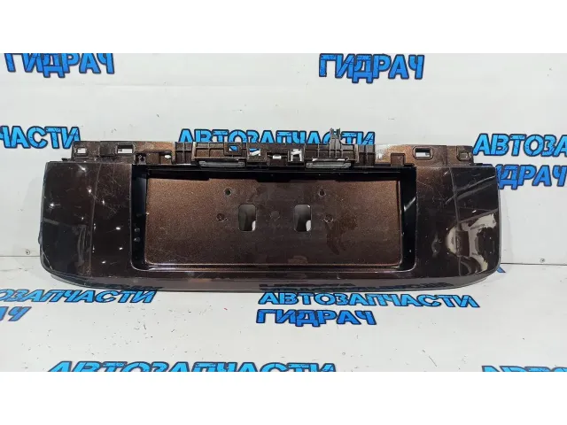 Накладка крышки багажника Toyota Land Cruiser Prado J150  7681160360. Сломаны крепления, царапины.