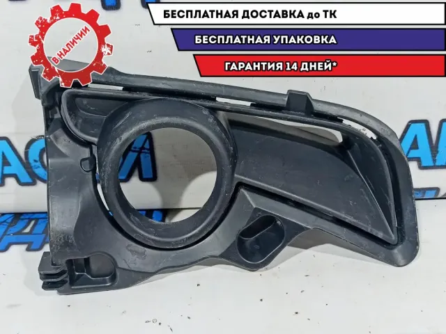 Накладка бампера переднего правая Toyota Highlander  814810E190. Потертости.
