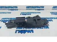 Дефлектор радиатора левый Toyota RAV 4, XA50, 5 поколение 1659525110. Дефект.