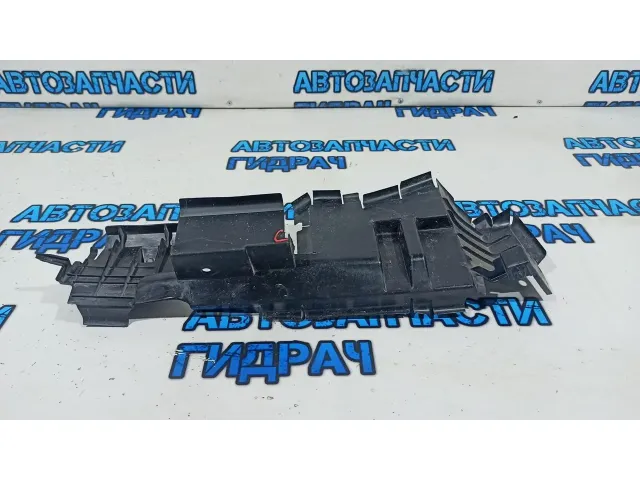 Дефлектор радиатора левый Toyota RAV 4, XA50, 5 поколение 1659525110. Дефект.