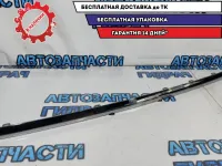 Молдинг бампера переднего центральный Toyota Land Cruiser J200 52711-D8070.