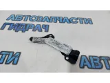 Кронштейн передней панели Toyota Camry 53211-33081. Новый.