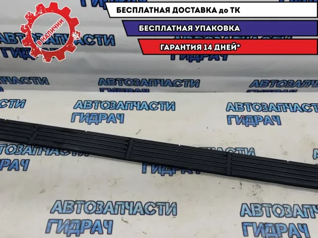 Накладка на порог Toyota Land Cruiser J200 51771-6A120.