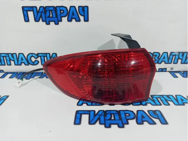 Фонарь задний наружный левый Subaru Tribeca 84201XA15A.