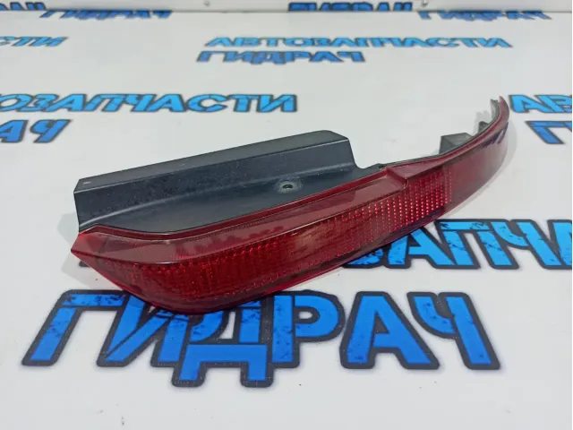 Отражатель в бампер задний правый Subaru Tribeca 84281-XA00B.