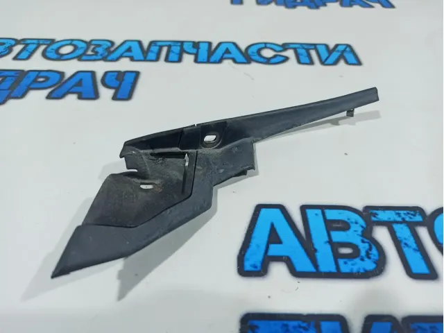 Планка под лобовое стекло правая Subaru Tribeca 91423-XA00A.