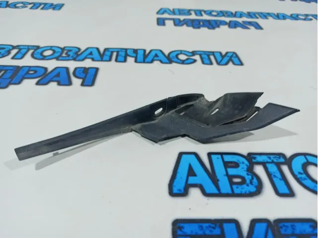 Планка под лобовое стекло левая Subaru Tribeca 91423-XA01A.