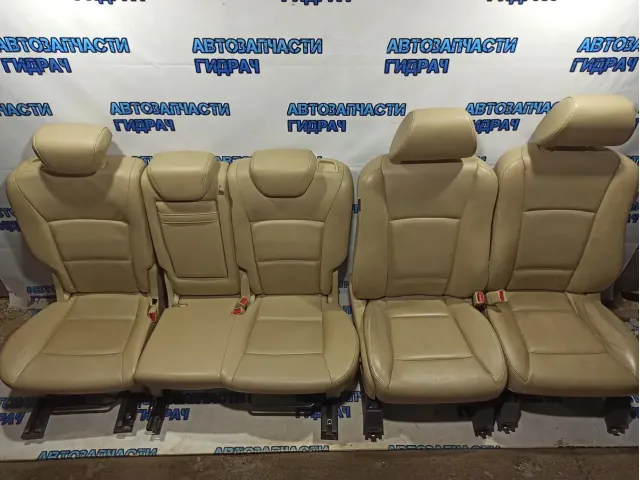 Комлект сидений Subaru Tribeca.