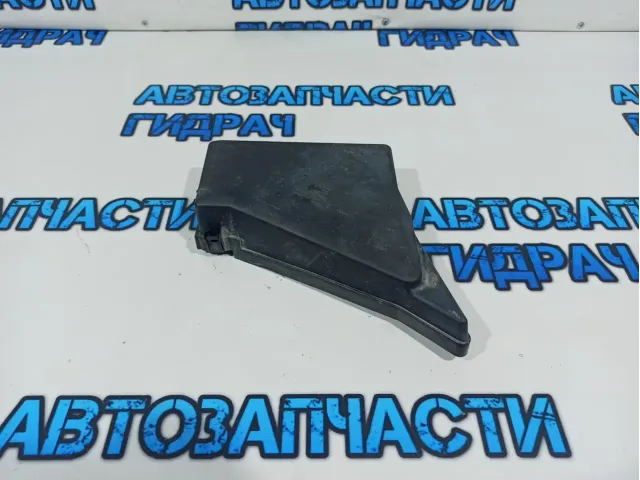 Крышка блока предохранителей Subaru Tribeca 82243-XA00B.