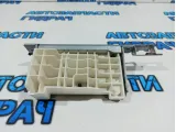 Кронштейн передней левой ручки Subaru Tribeca 92044XA010.