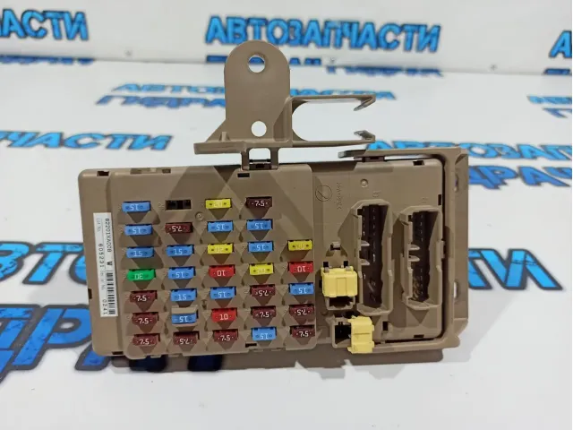 Блок предохранителей Subaru Tribeca 82201-XA00B.