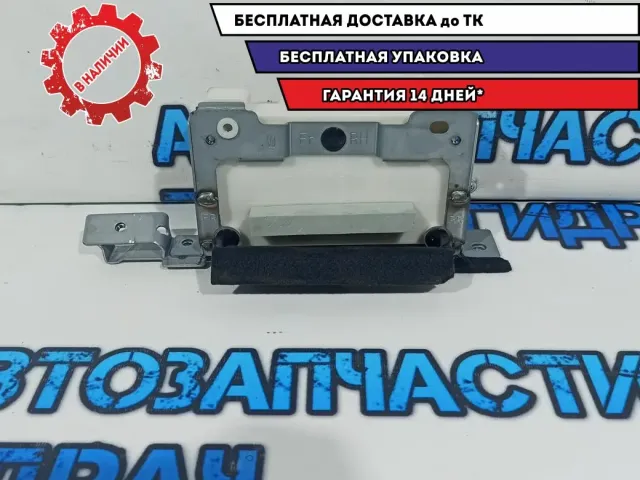 Кронштейн передней правой ручки Subaru Tribeca 92044XA000.