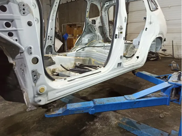 Порог со стойкой левый Subaru Forester (SK/S14)