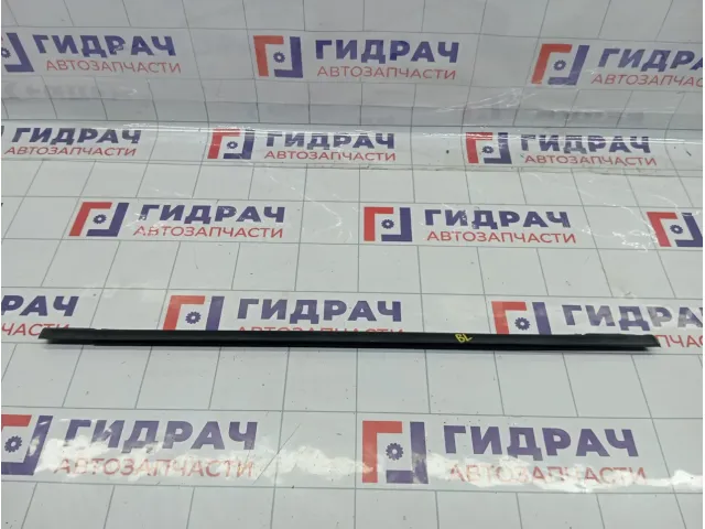 Накладка стекла двери заднего левого Suzuki Aerio 8384154G00