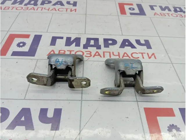 Петли двери задней левой Suzuki Aerio 6944065D00