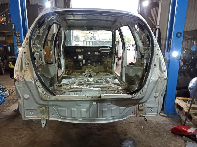 Панель задняя Suzuki Liana (RC31S)