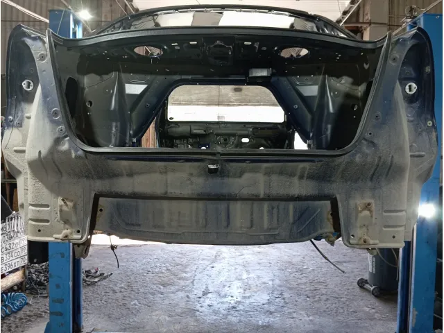 Панель задняя Suzuki Liana