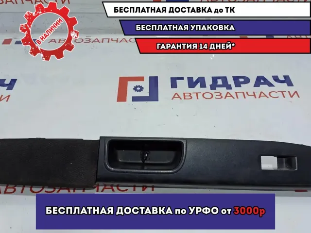 Накладка обшивки двери задней левой Suzuki SX4 . Дефект направляющих.