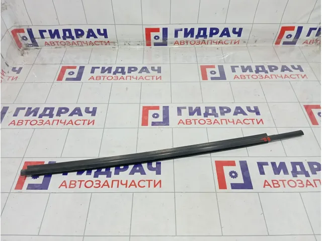 Накладка стекла заднего правого Suzuki SX4 8383180J00