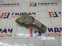 Кронштейн замка капота Suzuki SX4 5824080J00