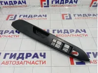 Накладка блока управления стеклоподъемниками Suzuki SX4 8372580J10