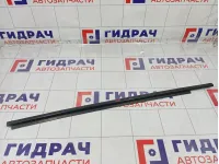 Накладка стекла переднего правого Suzuki SX4 8381180J00