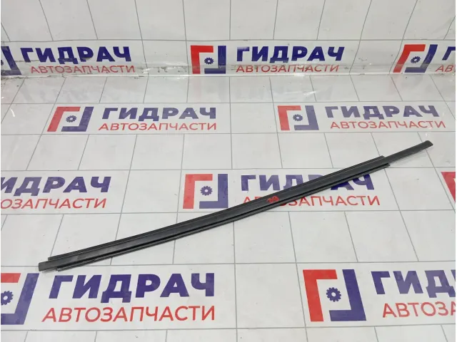 Накладка стекла заднего правого Suzuki SX4 8383180J00